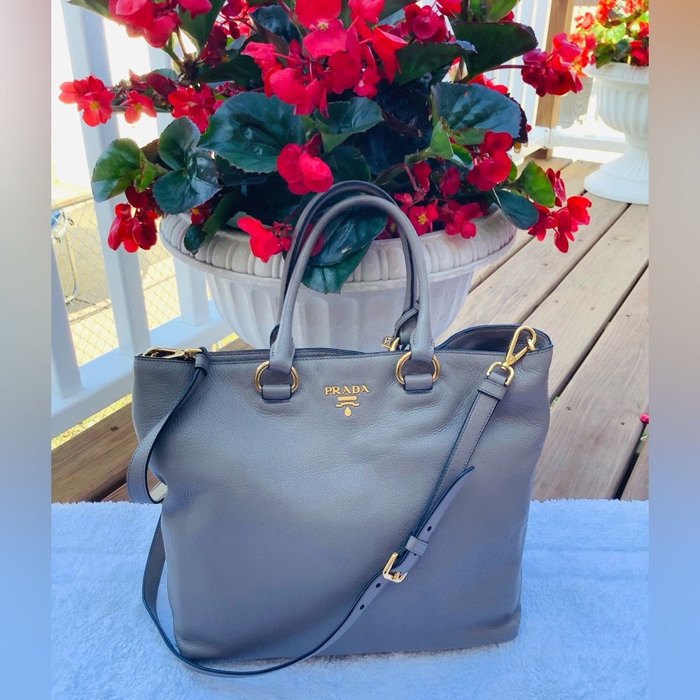 NICE genuine leather PRADA tote bag 🌷🌷